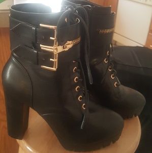 Heeled boots